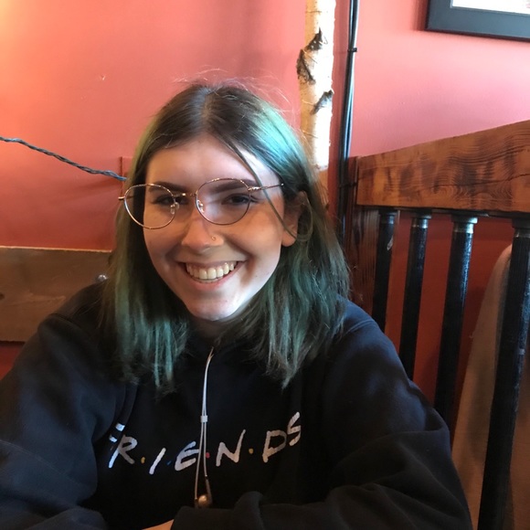 Meet your Posher, Zoe - Picture 4 of 5